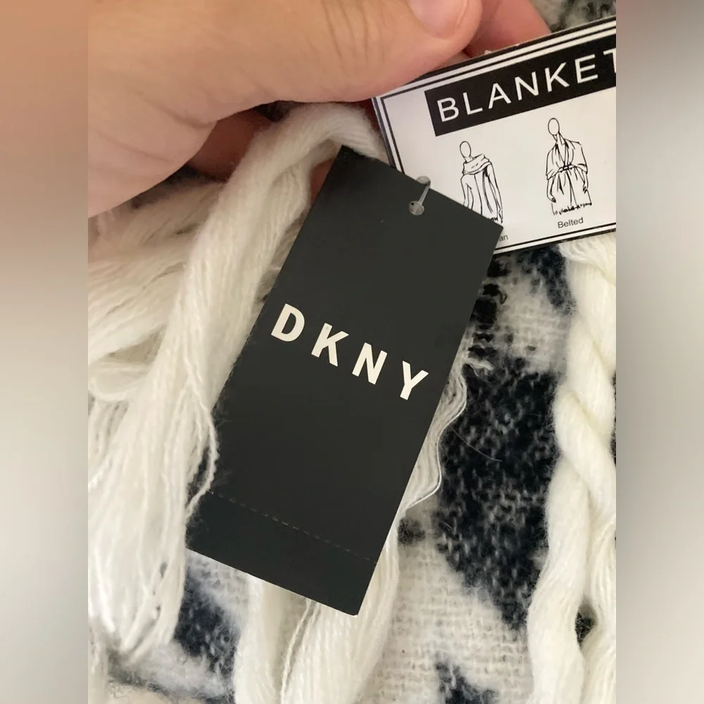 New DKNY Women's Oversized Houndstooth Fringes Scarf Black & Cream Blanket Wrap